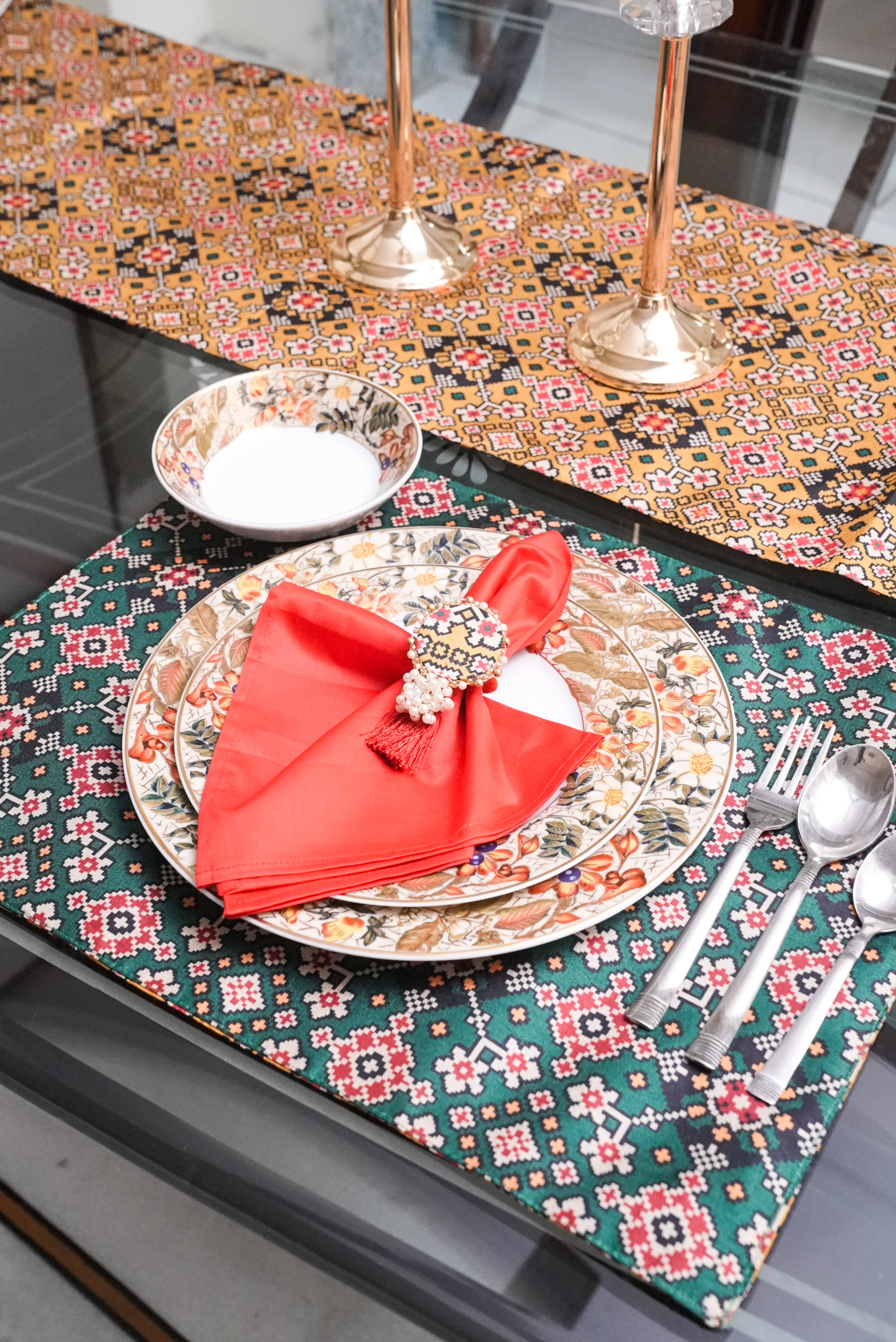 PATOLA DINING TABLE SET