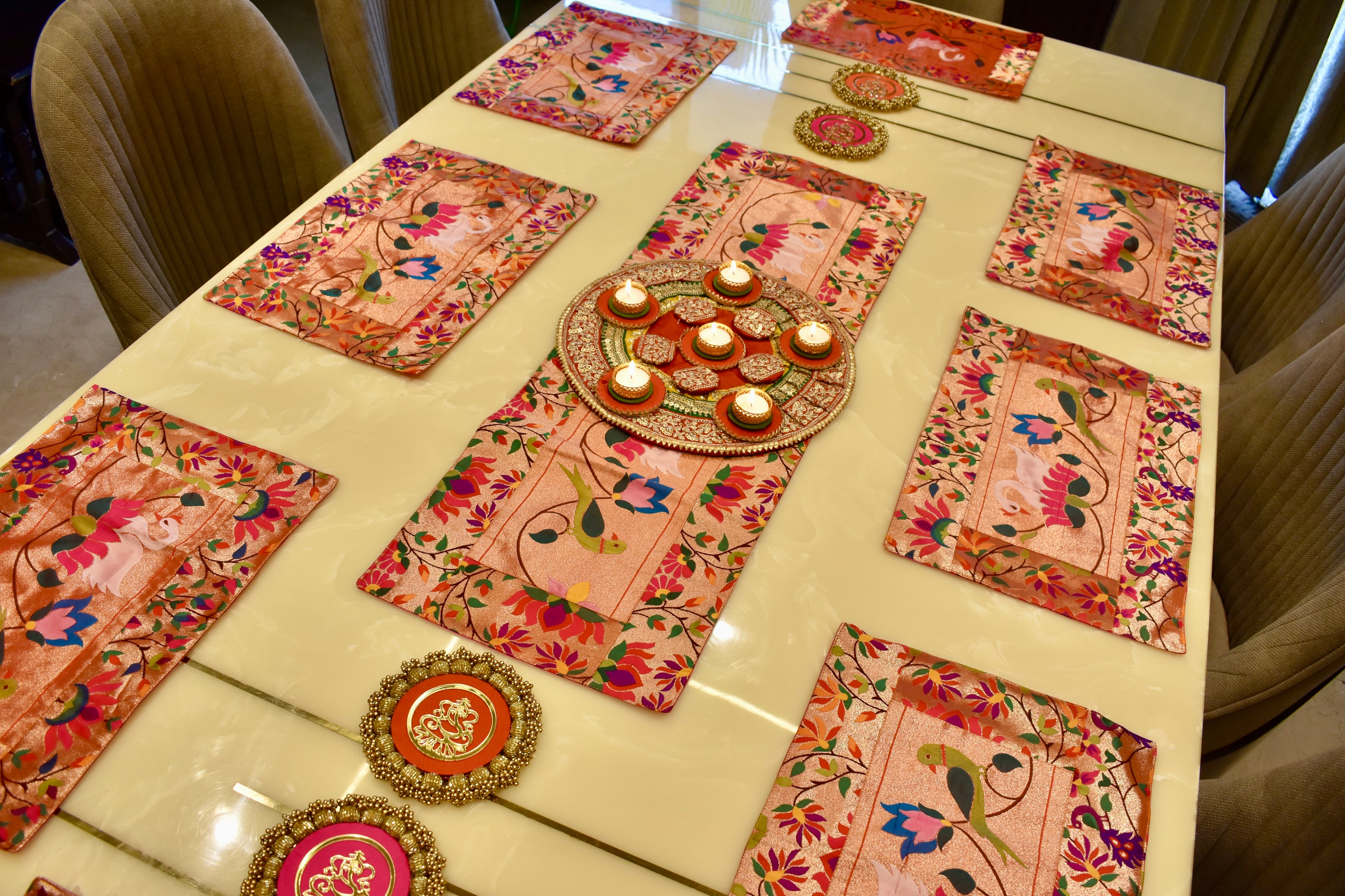 PAITHANI DINING TABLE SET