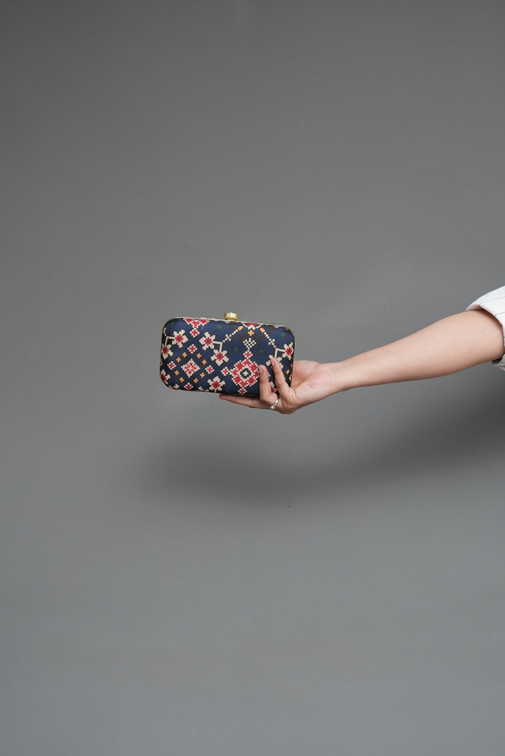 Patola Clutches