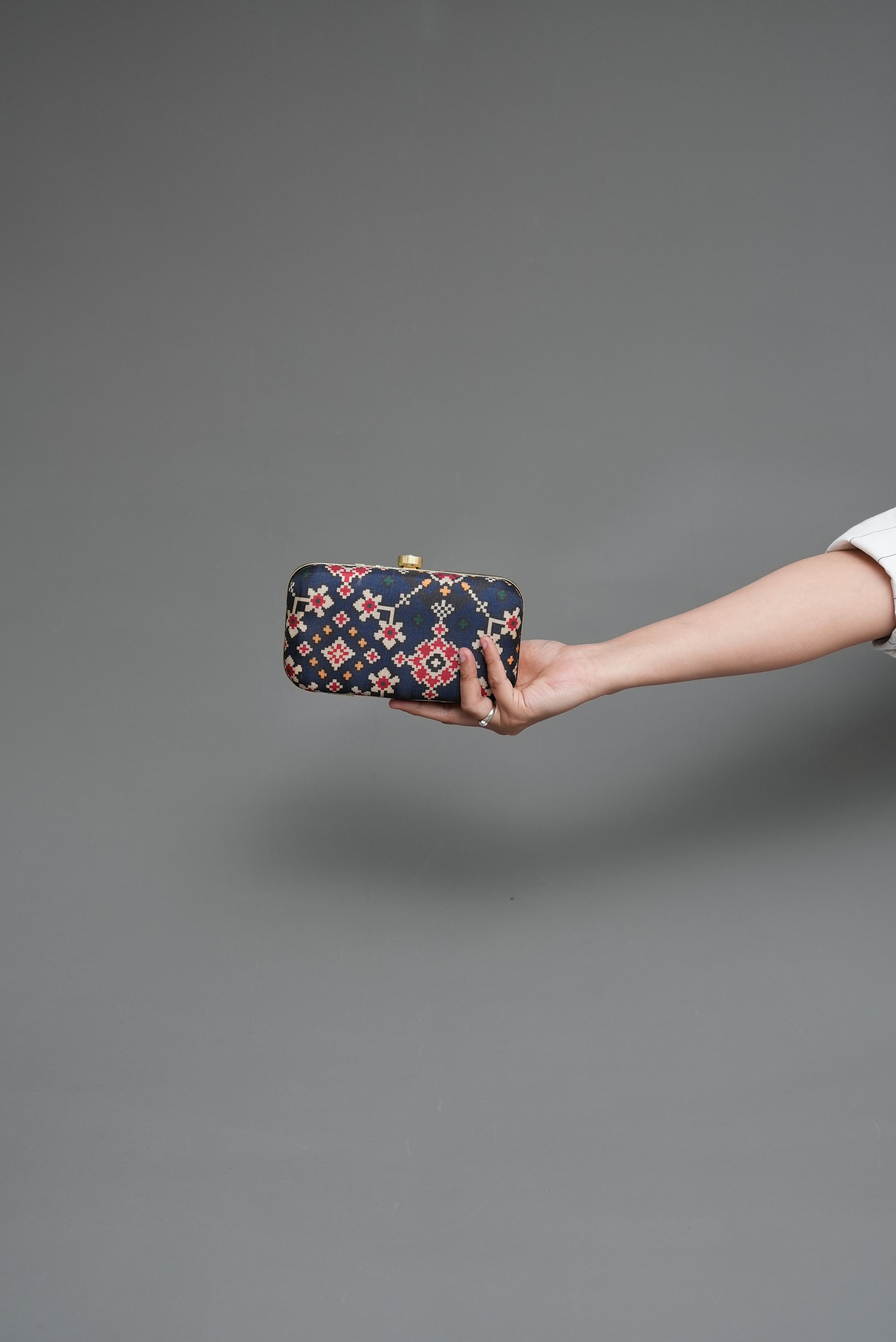 Patola Clutches