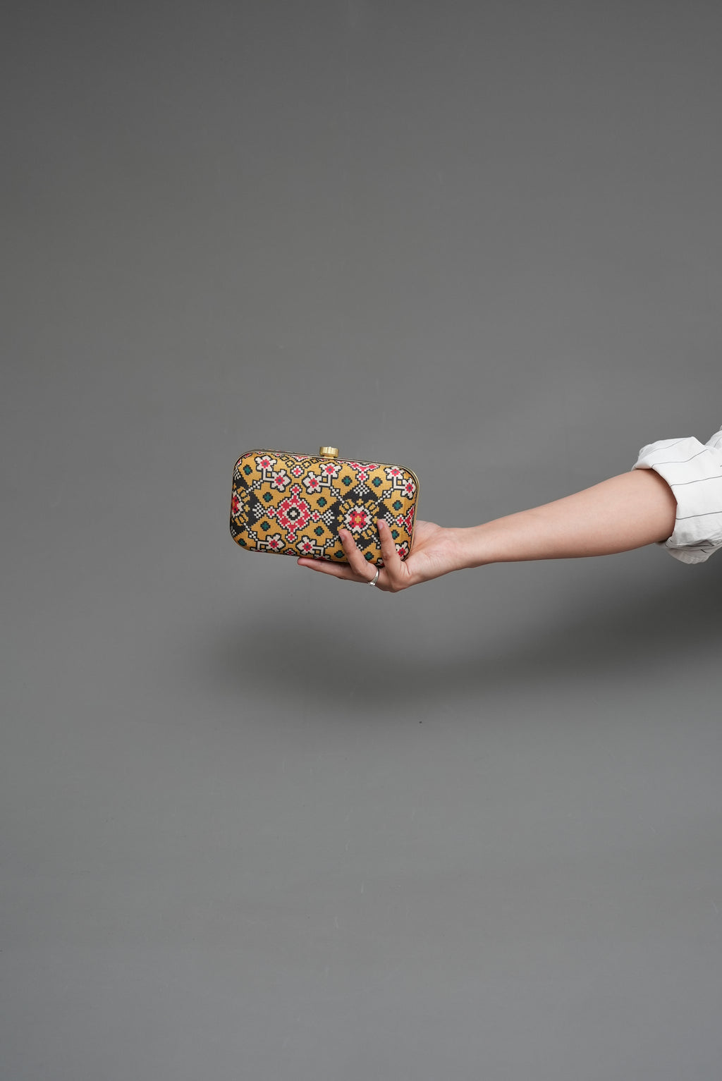 Patola Clutches