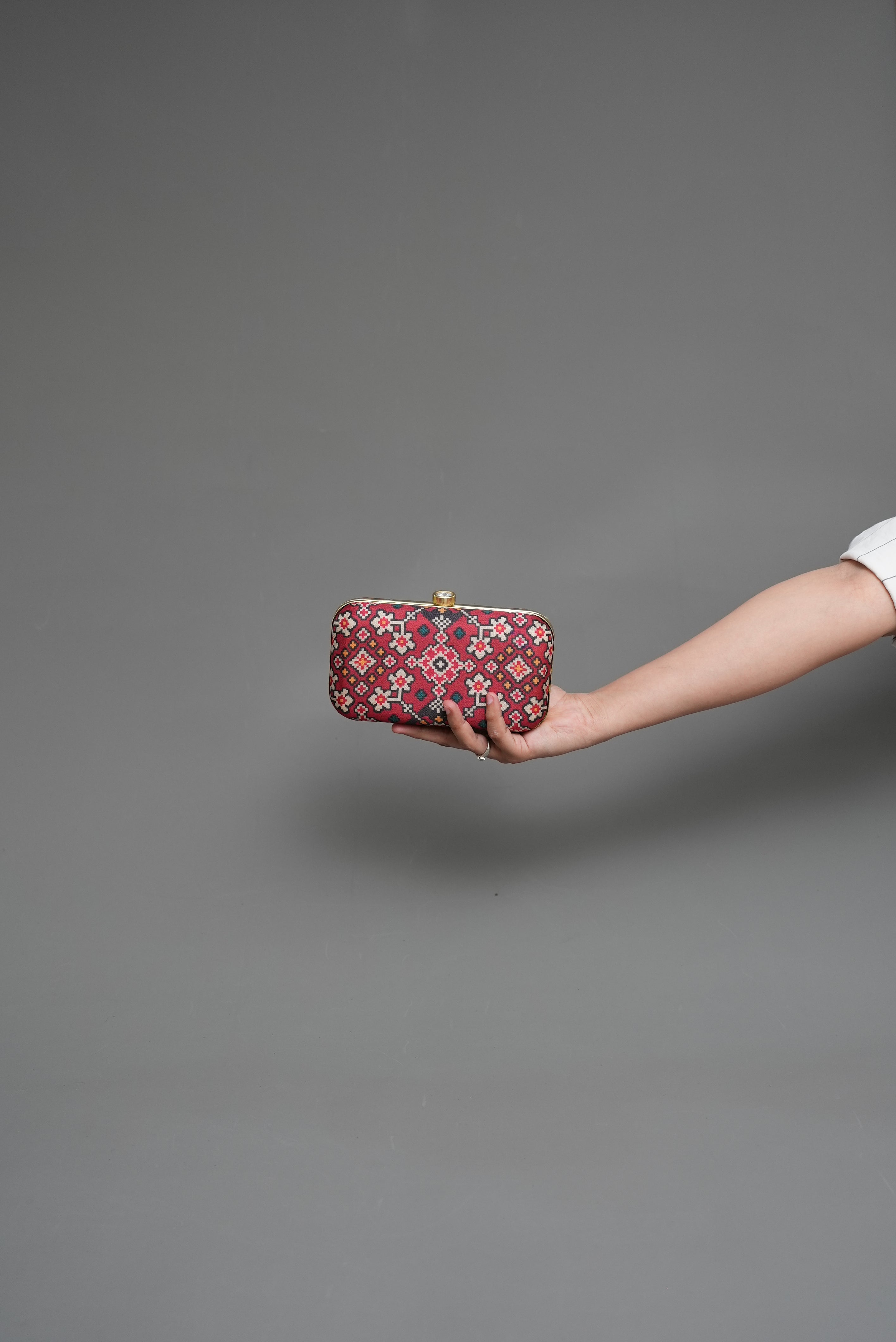 Patola Clutches