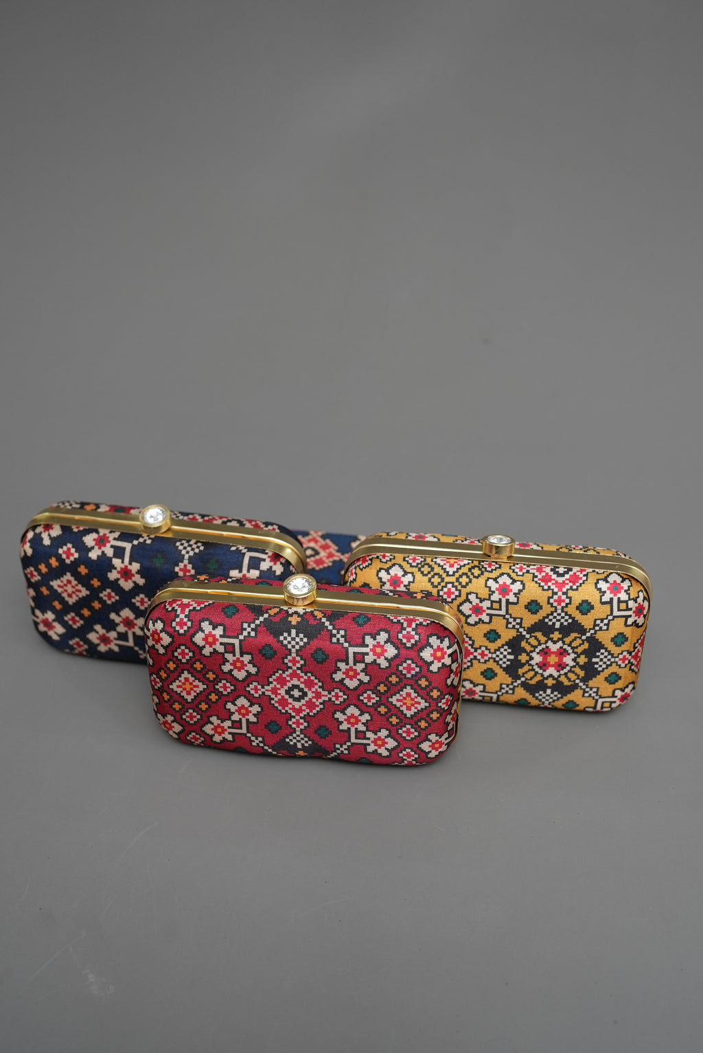 Patola Clutches