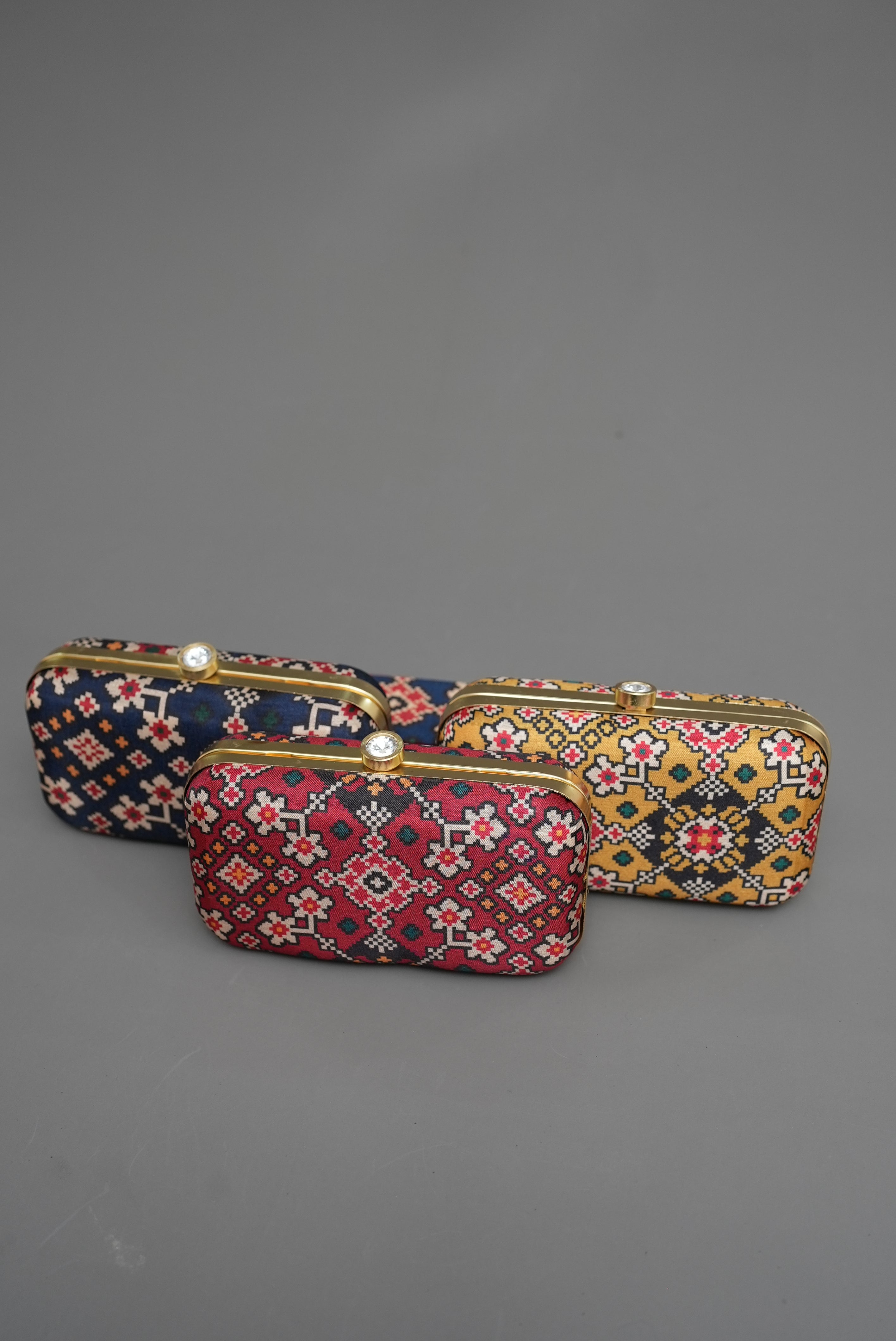 Patola Clutches