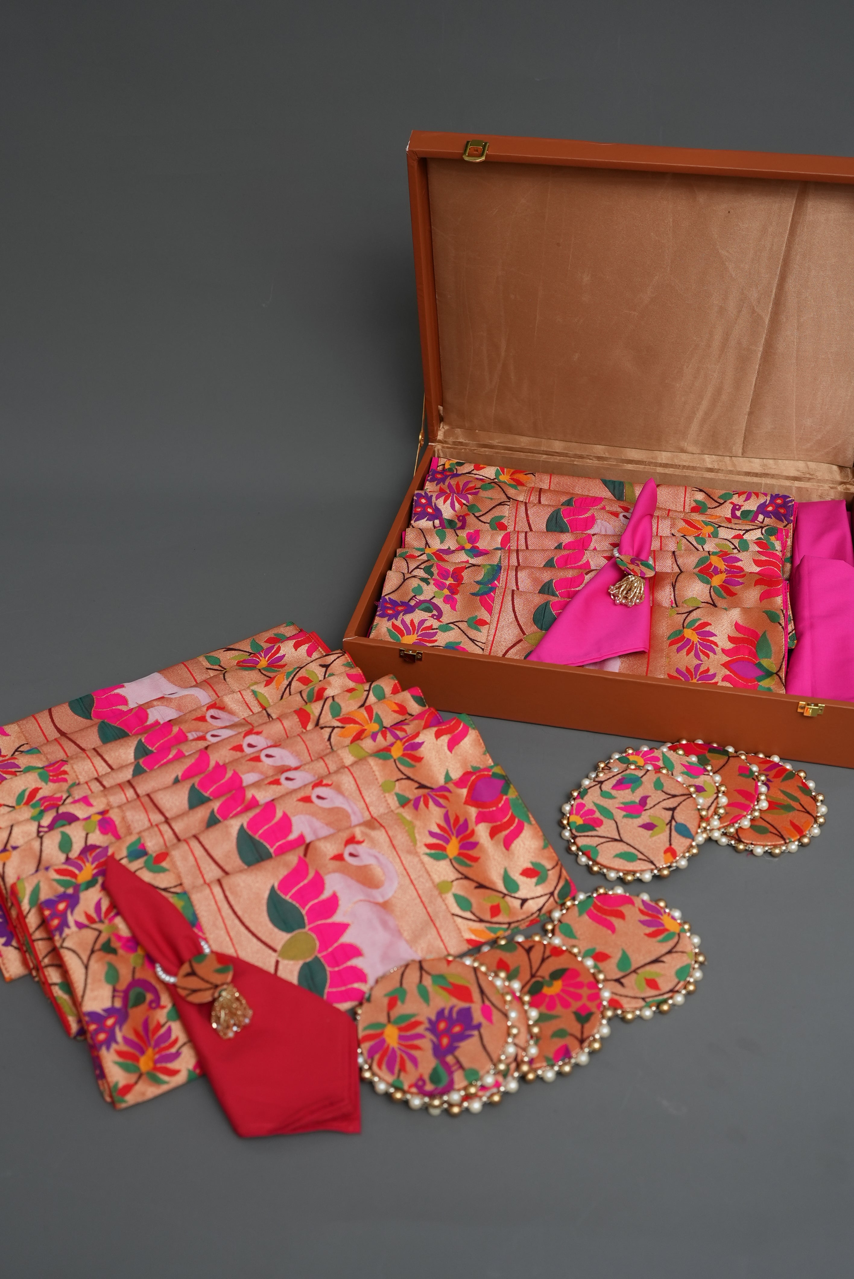 PAITHANI DINING TABLE SET