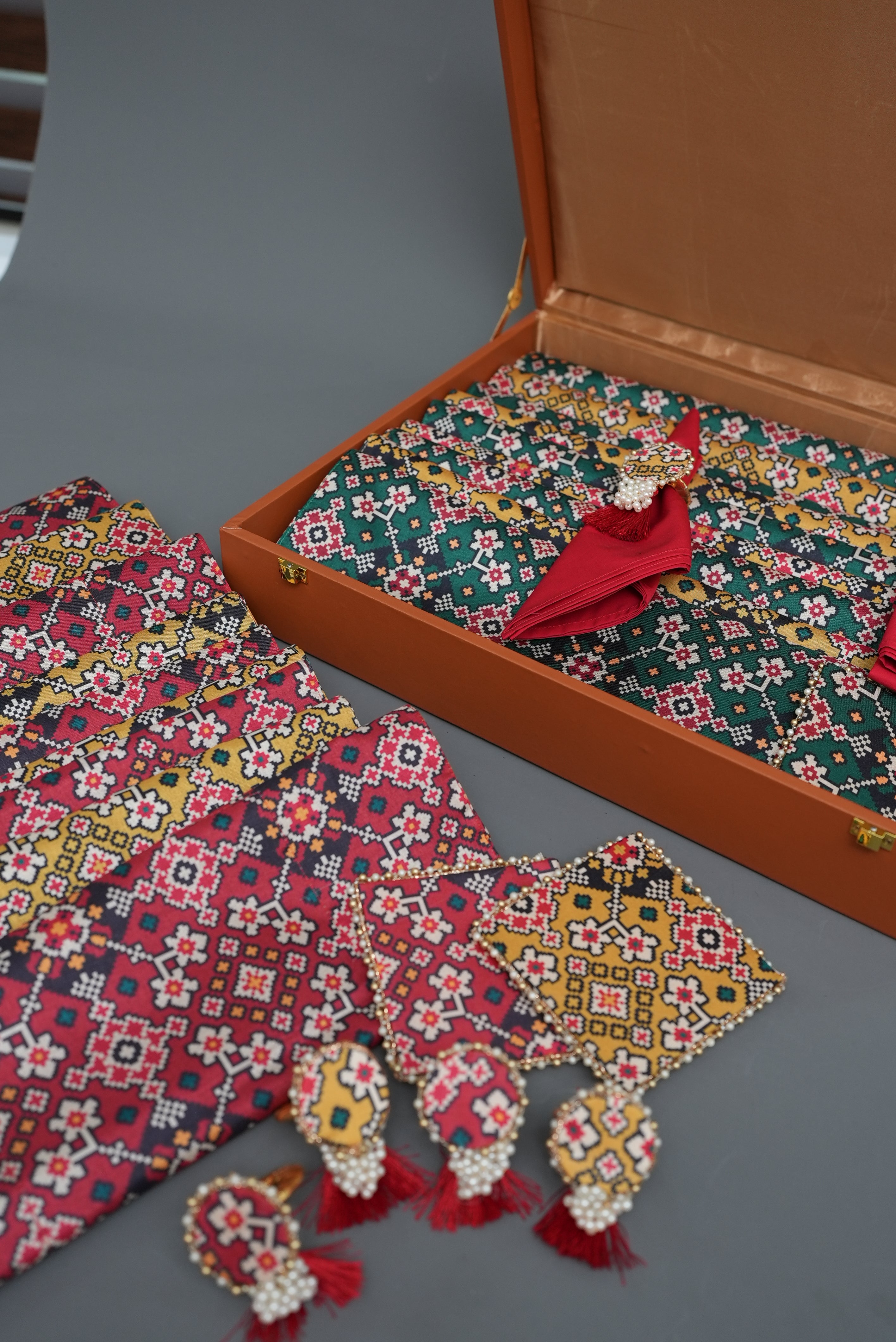 Paithani Dining Table Set