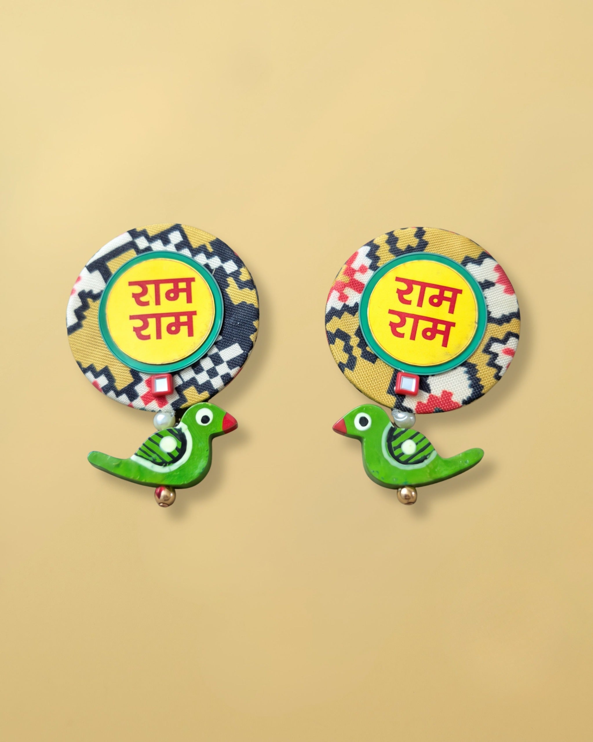 Patola Ram Ram hanging